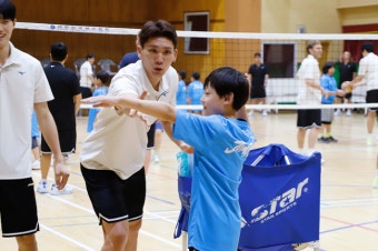 대한항공 배구단 재능기부, ‘꿈나무 배구교실’ 진행