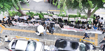 [사진]전가협 앞 거짓보도 반대 시위하는 더본코리아 가맹점주들