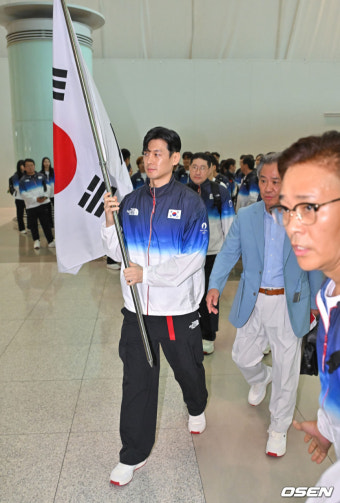 [사진]기수 구본길 필두로 파리올림픽 향하는 한국 선수단 본진