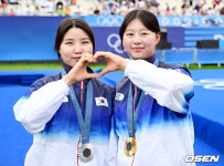 [사진]임시현-남수현, 금메달 은메달 하트