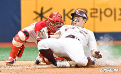 [사진]홈 태그아웃 최주환.딱 걸렸네