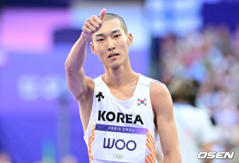 [사진]높이뛰기 우상혁, '2m22 통과하며 엄지척'