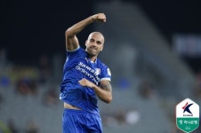 ‘제2의 빅버드가 된 용인!’ 김지호-뮬리치 연속골, 수원 선두 안양 2-1 격파 [오!쎈 용인]