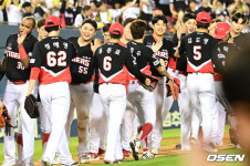 [사진]KIA 타이거즈,'9회 만들어낸 기적의 역전승'