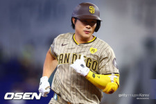 ‘드디어 터졌다!’ 김하성, 40G 만에 시즌 11호 홈런 폭발!…2회 추격의 투런홈런