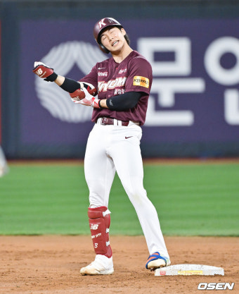 [사진]2루타 김혜성,'3루타 노릴수 있었는데..'