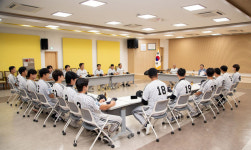 경제적 부담 없이…재기할 수 있는 기회, 감사하다 독립리그 평정한 연천 미라클, 연천군청 감사 방문