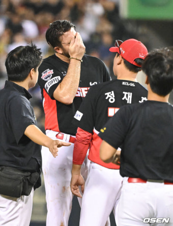 [사진]햄스트링 부상 얼굴 감싸며 아쉬워하는 스타우트