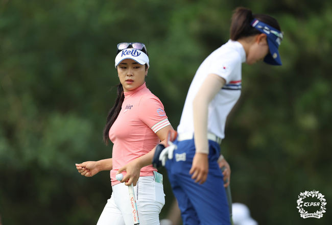 한국 여자 골프, 우승 경쟁 속 열정적인 라운드 수록