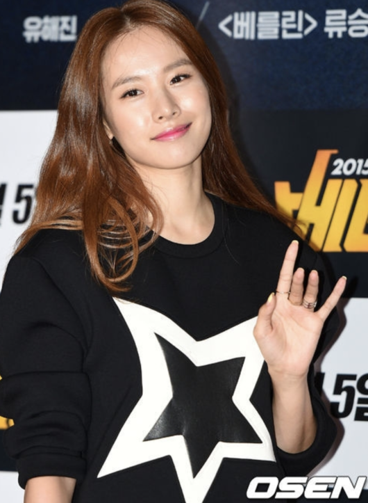 조윤희, tvN 드라마 금주를 부탁해로 로맨스 연기 눈길...팬들 감탄과 기대 증폭!