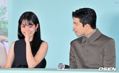 [사진]노윤서,홍경의 시선에 수줍은 미소