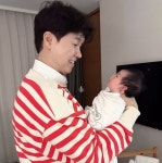 박수홍♥︎ 김다예, 눈 뜨자마자 빵 터졌다..아빠 똑닮은 전복이