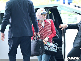 [사진]사이버트럭 타고 공항 등장한 지드래곤