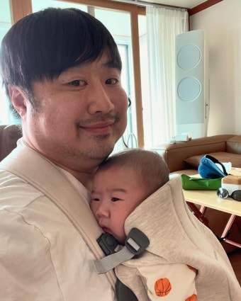 ‘이은형︎’ 강재준, 붕어빵 아들 예뻐 죽겠나봐 “얼굴 너무 귀엽게 생겨 한참 봐”