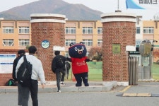 안전이 최우선! 김천상무, 지역 중학교 찾아 등굣길 교통지도 캠페인 진행