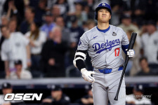 ‘WS 2차전 도루 실패→어깨 부상→수술’ 오타니, 내년 투타겸업 복귀…60-60 도전은 물건너 갔나