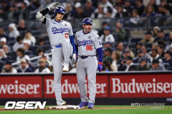 하루에 3관왕이라니...트로피 쏟아지는 오타니, 4년 연속 최고 지명타자+올 MLB 퍼스트팀+행크 애런상까지