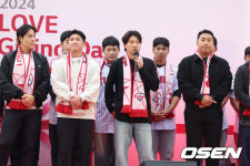 52억 FA, 계약 5일 만에 팬들 앞에 첫 인사...LG 팬과 선수들이 함께하는 ‘2024 러브기빙데이’ 열기 뜨거웠다