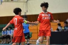 핸드볼의 과감한 도전.. 일반+학생 선수 혼합팀 전국 대회 개최