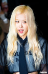 [사진]로제,빛나는 금발 미모