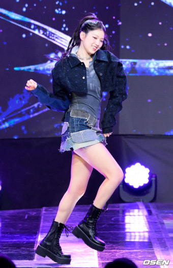 [사진]이즈나 윤지윤,'매력 넘치는 무대'