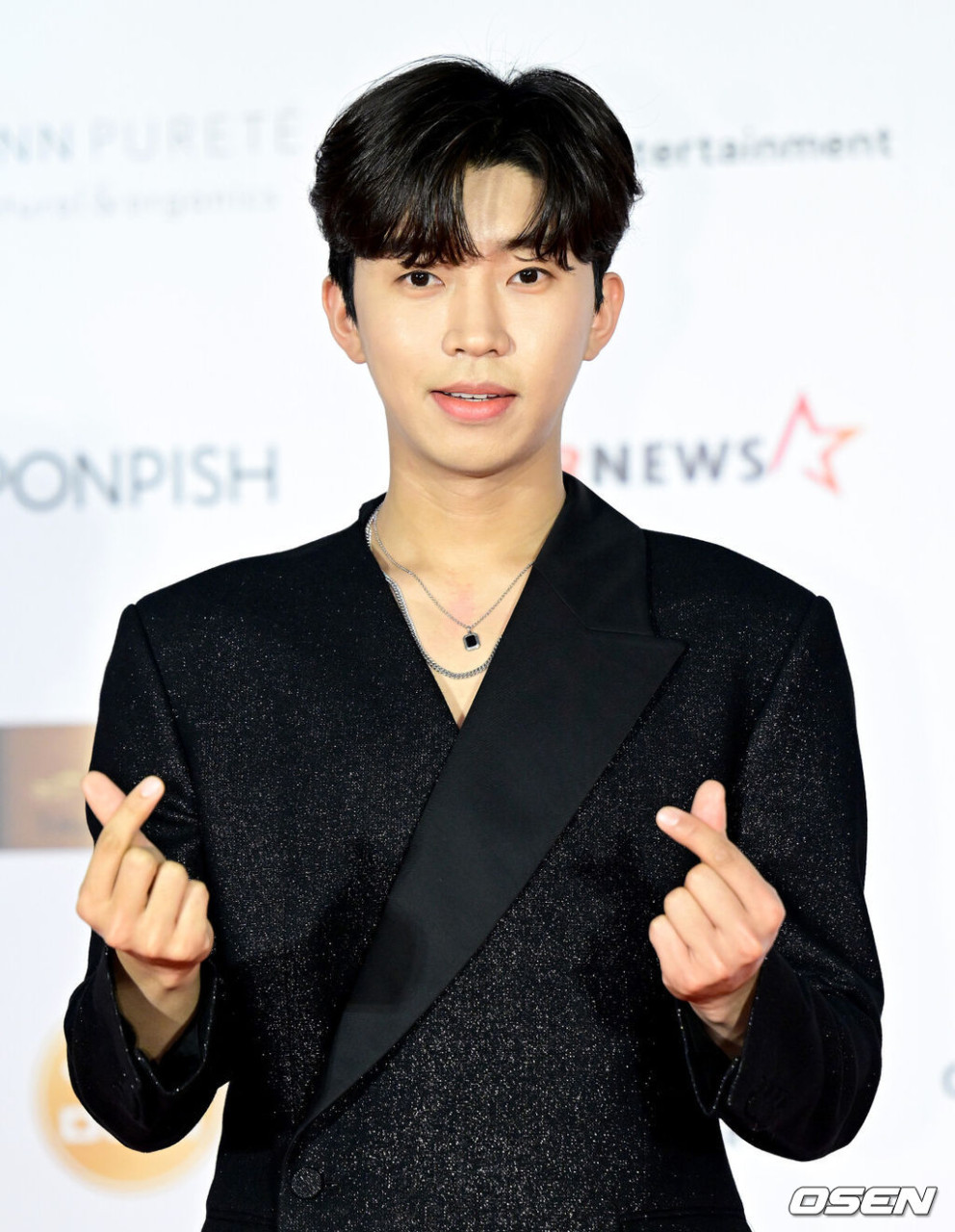가수 임영웅, 소아암재단에 9596만원 기부 