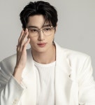 역시 잘생쁨의 정석..변우석, 귀한 안경짤 비주얼 투척