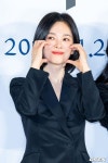 “나의 구세주” ‘검은 수녀들’ 송혜교X전여빈, 벌써 시작된 워맨스 케미 (종합)[현장의 재구성]