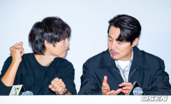 [사진]송중기-이희준,'조용히 얘기를 나누며'