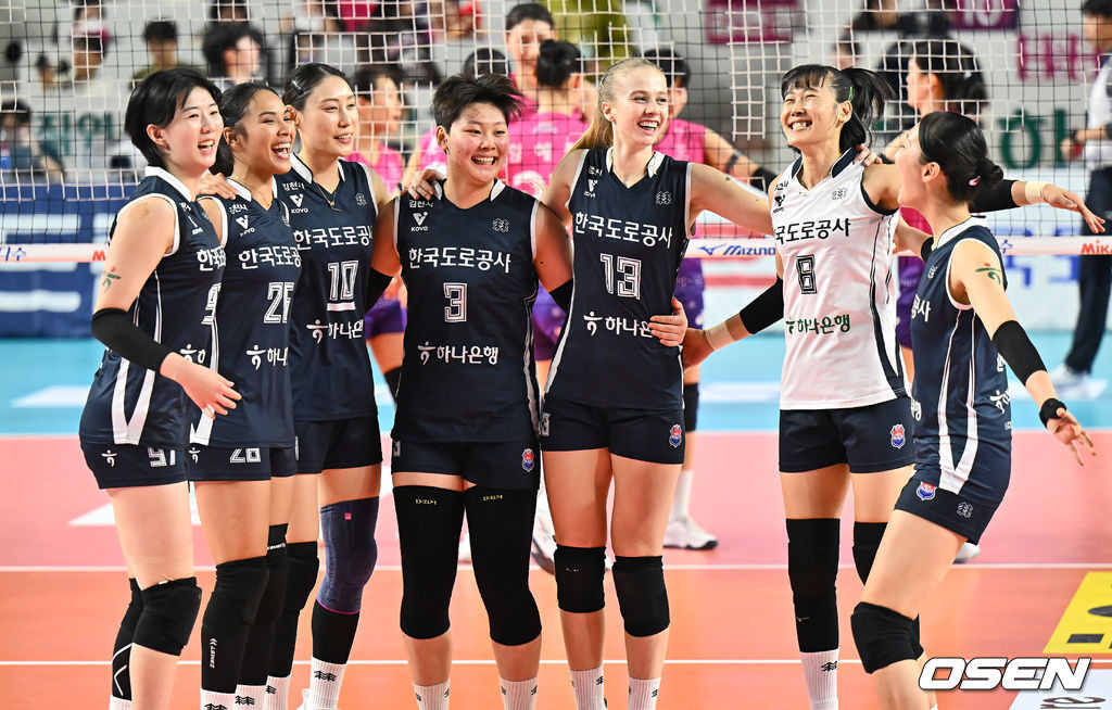 한국도로공사, 니콜로바의 활약으로 흥국생명 격파하며 2연패 탈출