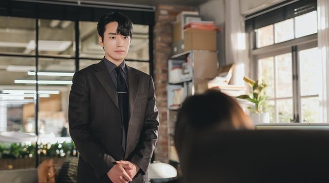 한지민x이준혁, 나의 완벽한 비서 감동적인 케미와 삼각로맨스 눈길

