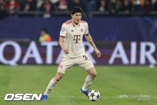 KIM 너무 욕심 많아 공개 비난 투헬과는 다르다...콤파니, 김민재 헛발질에도 수비는 팀 전체가 하는 것 선 그었다