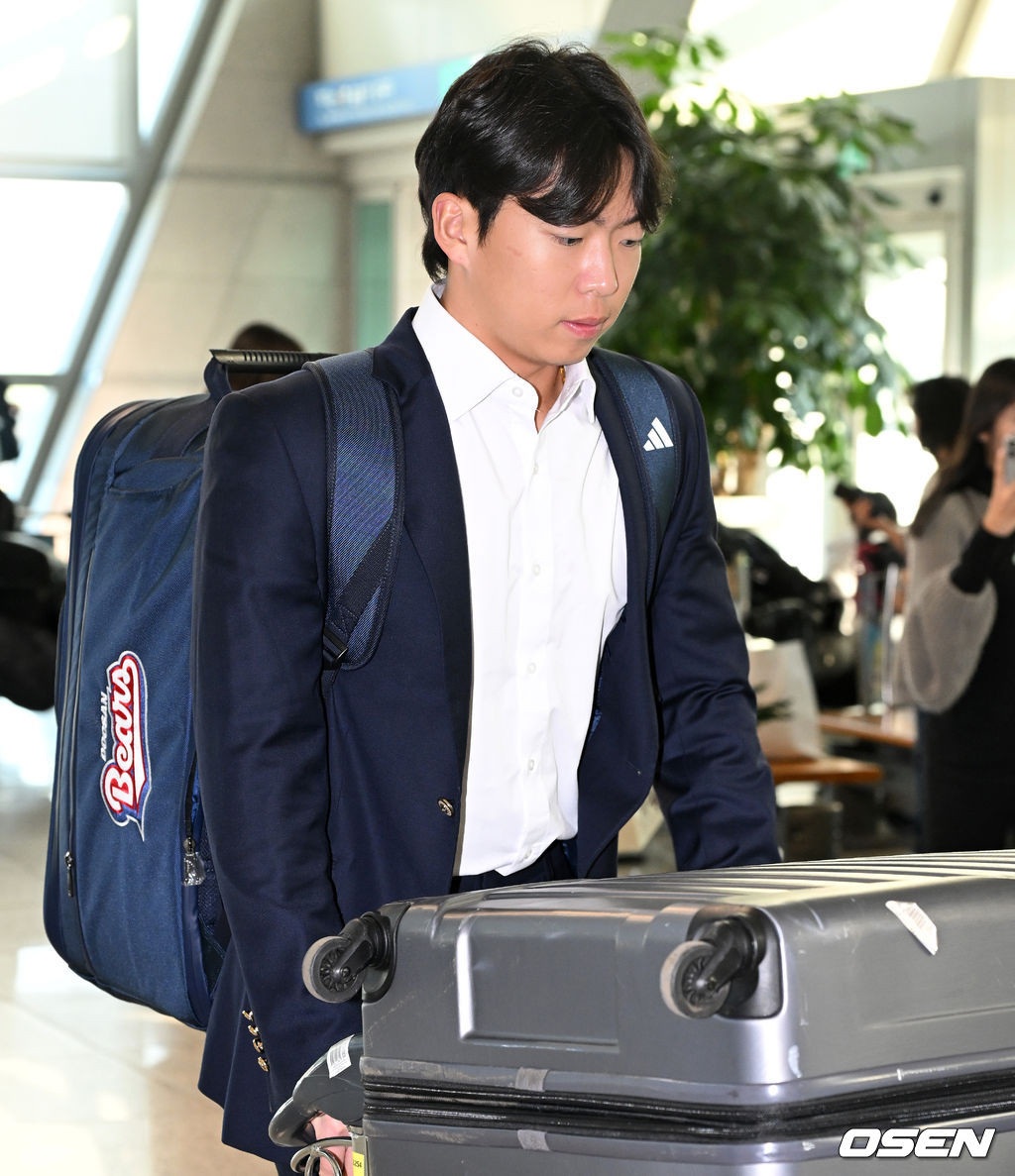 두산, 스프링캠프 마치고 새 시즌 준비 마무리…로그-김민석 MVP 선정.