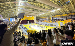 [사진]KB손해보험 vs 현대캐피탈 맞대결 앞두고 뜨거운 의정부 경민대학교 체육관