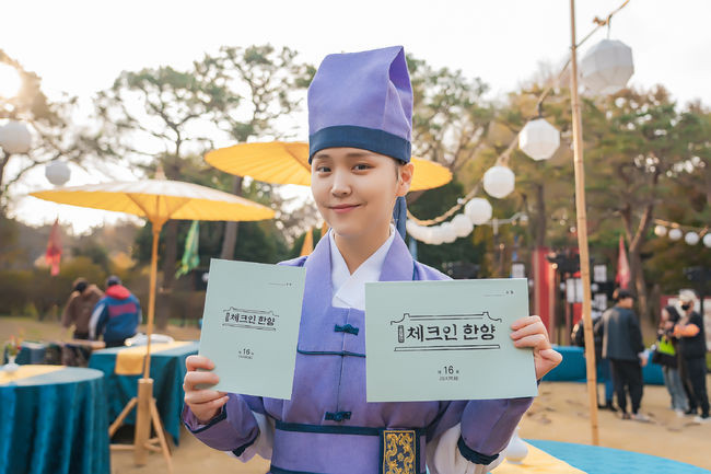 체크인 한양, 4% 시청률로 해피엔딩..김지은-배인혁의 감동 키스장면으로 마무리!