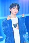 아크, 새 멤버 앤디와 함께 첫 컴백..“핸드마이크 퍼포먼스로 더 생동감 있는 무대” [종합]