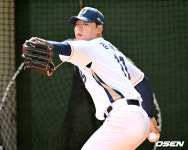 [사진]NC 김태경, 힘차게 공 뿌리며