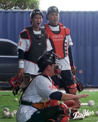 '주자 꼼짝마' 우승 포수의 부활인가, 한화 안방이 이렇게 풍족해지다니…군필 유망주 뛸 기회도 부족하다