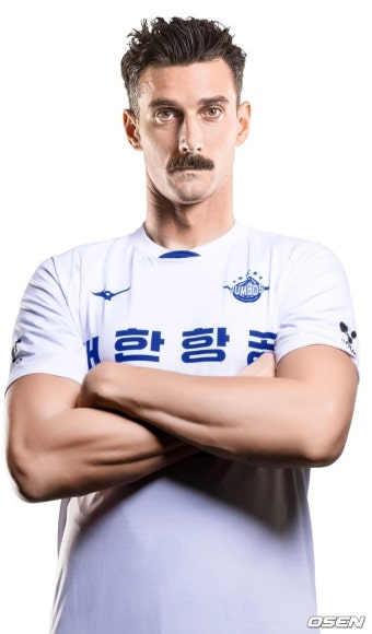 ‘요스바니 부상’ 대한항공, 한국전력-삼성화재에서 뛰었던 러셀 영입 “공격력 늘려 PS 대비”