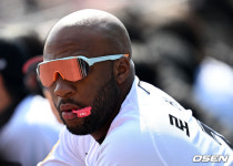 [사진]경기 바라보는 로하스