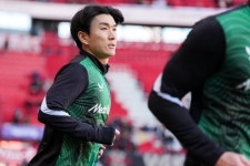 황인범 복귀→반 페르시 데뷔승! 페예노르트 6골 화력 미쳤다...트벤터 6-2 꺾고 4위로 점프