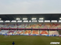 “1986 시작된 꿈 11th Korea 2026 가보자고” 수원, 4만석 카드섹션 장관이다! [오!쎈 수원]