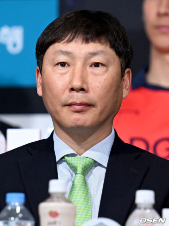 '베트남 히어로' 김상식, 동남아 올스타 이끌고 '글로벌 클럽' 맨유와 격돌