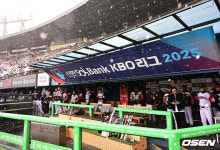 [사진]잠실야구장, 4월 중순에 눈 온다