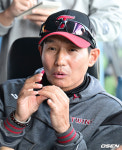 [사진]염경엽 감독,차분한 설명