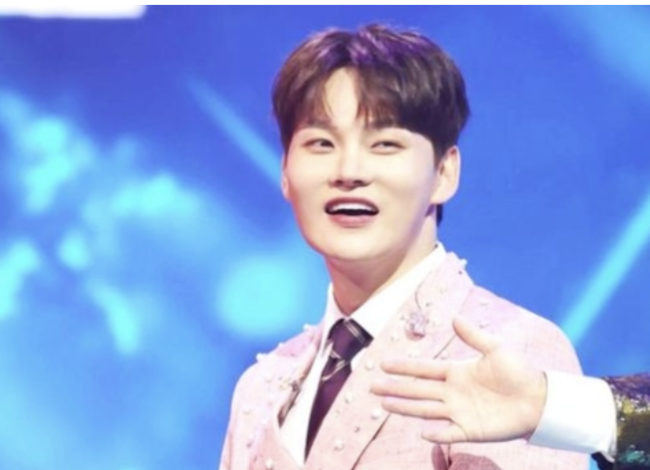 가수 박서진, 열애설 해명 중 손만 잡은 친구 사이 주장에 웃픈 아버지의 발언