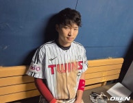 “(홍)창기가 밝은 목소리로 연락 왔다” 65억 캡틴이 출루왕 빈자리 메우다…“창기가 워낙 대단한 선수라 빈자리 메우기 쉽지 않아. 나만의... 