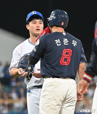 [사진] 벤치클리이링 최원태와 전준우 화해