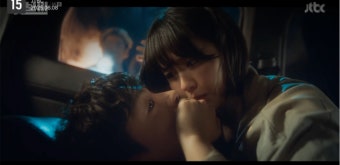 김소현박보검, 잠복 근무 하다가 입막음 키스…