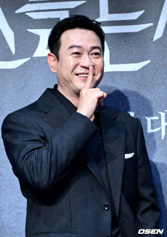 [사진]'메스를 든 사냥꾼' 박용우, '미소 머금고'